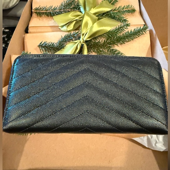 Saint Laurent YSL Authentic Monogram Large Zip Wallet in Grained Leather. - Picture 2 of 5